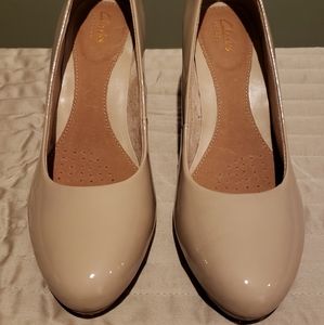Clark's taupe pumps/heels